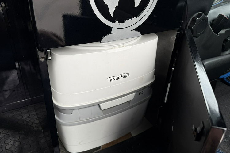 Volkswagen California Kamper Webasto prysznic lodówka WC łóżko namiot stolik doinwestowany zdjęcie 19