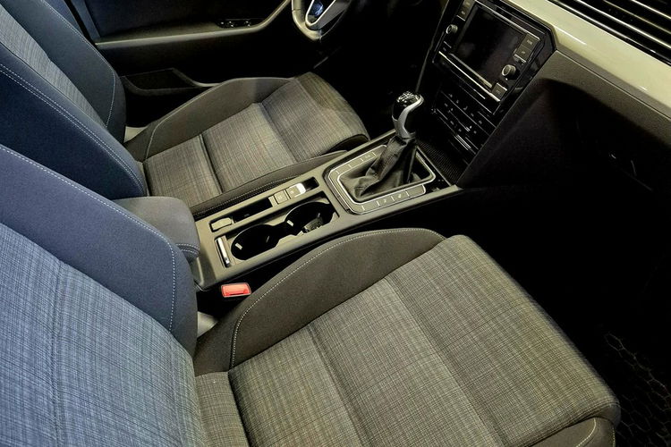 Volkswagen Passat 1szy wł, Bezwypadkowy, Gwarancja, VAT 23% Autoryzowany Dealer, zdjęcie 10