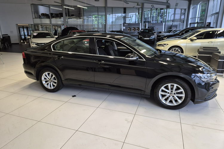 Volkswagen Passat 1szy wł, Bezwypadkowy, Gwarancja, VAT 23% Autoryzowany Dealer, zdjęcie 2