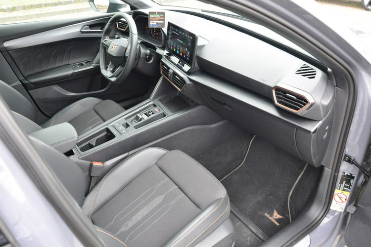 Cupra Leon Sportstourer 2.0 TDI 150KM DSG Polski Salon ASO Panorama Gwarancja 2029r. FV 23% zdjęcie 32