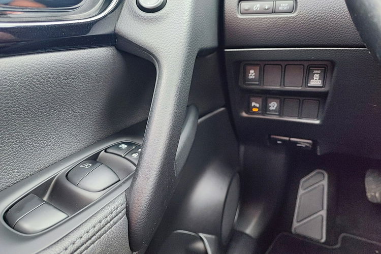 Nissan Qashqai Oryginał lakier + pełny serwis + 2WD + 4WD + blokada napędu zdjęcie 17