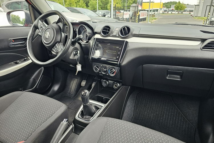 Suzuki Swift Hybryda, lift, radar, grzane fotele, czytanie znaków, komendy głosowe zdjęcie 16
