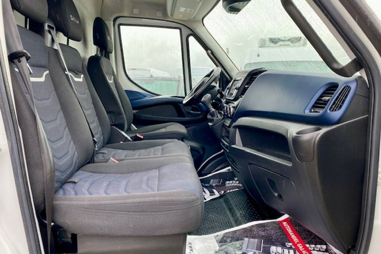 Iveco Daily SALON PL / VOLL / AUTOMAT / 98 tys.km / NAVI / KAMERA / Gwarancja zdjęcie 8