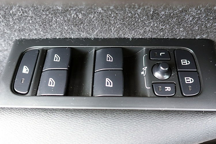 Volvo XC 40 EL.SZYBERDACH+Skóra+Navi+EL.Hak 163KM Gwarancja 1wł Kraj Bezwypad F23% zdjęcie 16