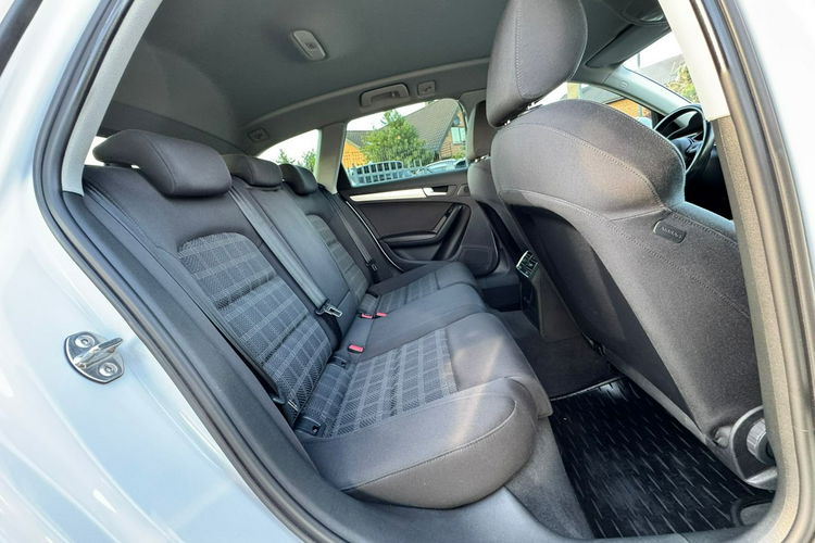 Audi A4 Quattro S-Line Automat Niski Przebieg zdjęcie 28