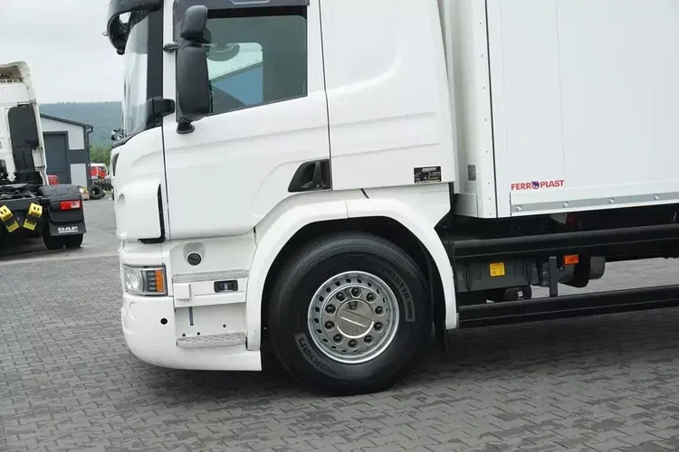 Scania P 410 / EURO 6 / CHŁODNIA + WINDA / 23 PALETY / OŚ SKRĘTNA zdjęcie 18