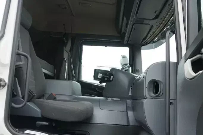 Scania P 410 / EURO 6 / CHŁODNIA + WINDA / 23 PALETY / OŚ SKRĘTNA zdjęcie 8