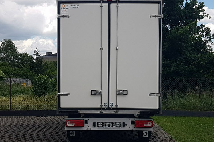 Volkswagen Crafter MAN TGE 8 EP KONTENER 4.10x2.15x2.32 KLIMA 2.0 TDI KRAJOWY DMC 3500 KG zdjęcie 16