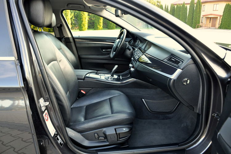 BMW 530 3.0d(258KM) Bi-Xenon Ringi Navi Profesjonal Skóry 2xParktr. Alu 17"ASO zdjęcie 17