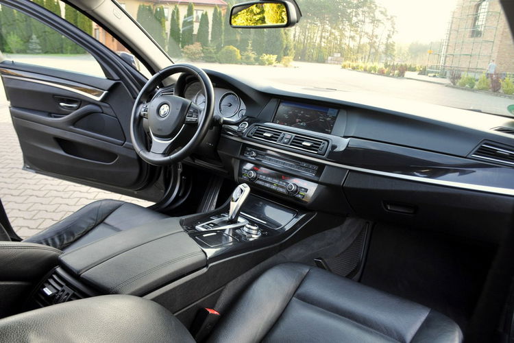 BMW 530 3.0d(258KM) Bi-Xenon Ringi Navi Profesjonal Skóry 2xParktr. Alu 17"ASO zdjęcie 26