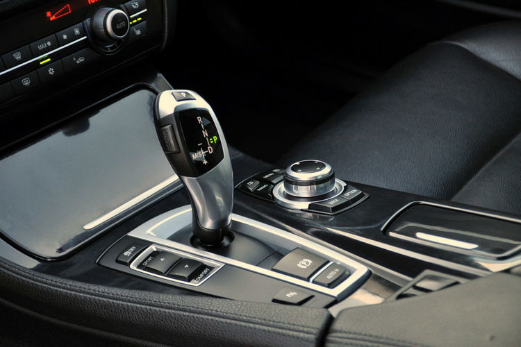 BMW 530 3.0d(258KM) Bi-Xenon Ringi Navi Profesjonal Skóry 2xParktr. Alu 17"ASO zdjęcie 35