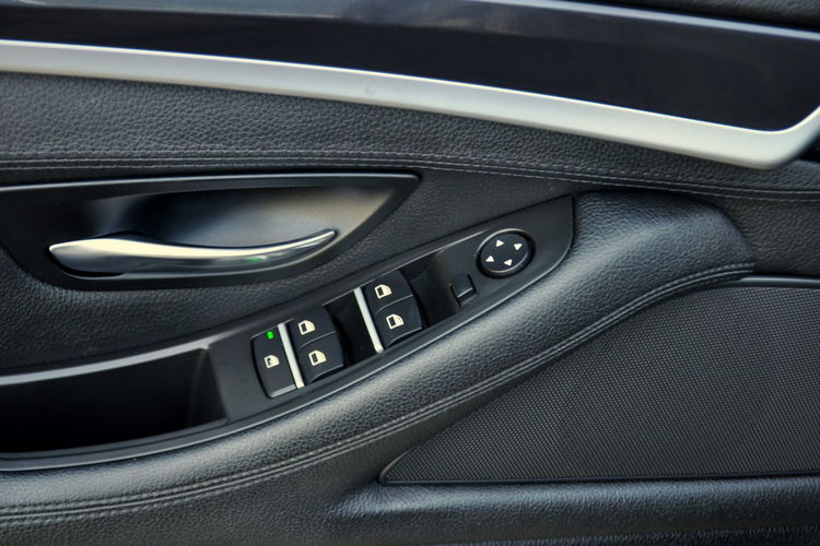 BMW 530 3.0d(258KM) Bi-Xenon Ringi Navi Profesjonal Skóry 2xParktr. Alu 17"ASO zdjęcie 37