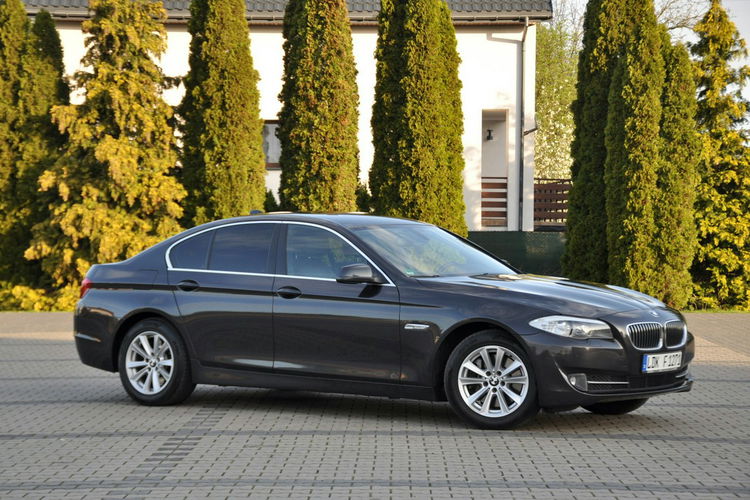 BMW 530 3.0d(258KM) Bi-Xenon Ringi Navi Profesjonal Skóry 2xParktr. Alu 17"ASO zdjęcie 4