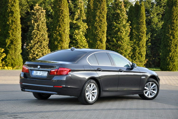 BMW 530 3.0d(258KM) Bi-Xenon Ringi Navi Profesjonal Skóry 2xParktr. Alu 17"ASO zdjęcie 5