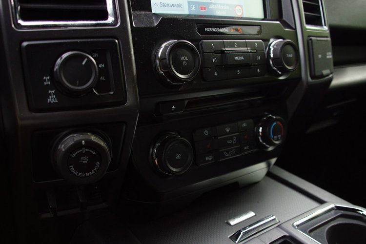Ford F150 XLT 5.0 V8 395 KM Skóry El. fotele Kam cof. Podgrz fotele Czarny sufit zdjęcie 26
