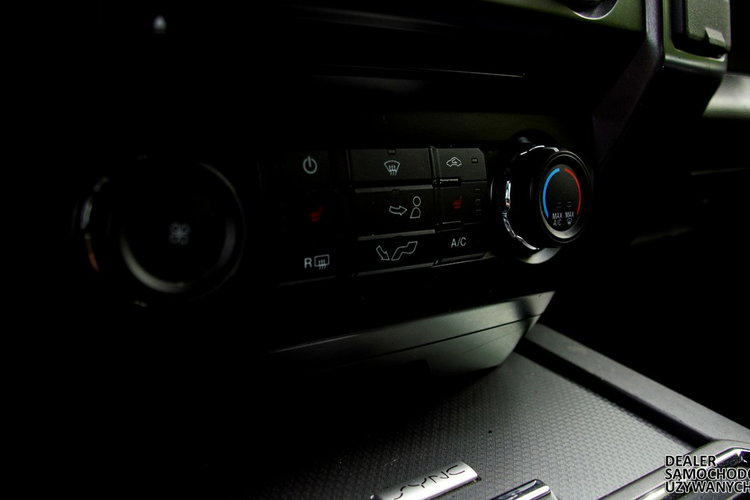 Ford F150 XLT 5.0 V8 395 KM Skóry El. fotele Kam cof. Podgrz fotele Czarny sufit zdjęcie 30
