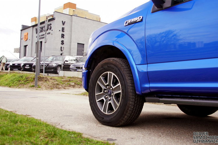 Ford F150 XLT 5.0 V8 395 KM Skóry El. fotele Kam cof. Podgrz fotele Czarny sufit zdjęcie 8