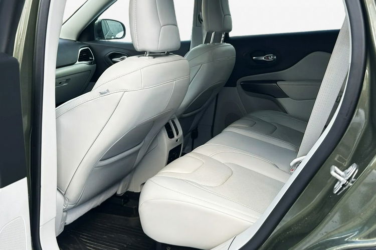 Jeep Cherokee Limited/Białe skóry/kamera/grzana kierownica/bixenon/el.klapa zdjęcie 8