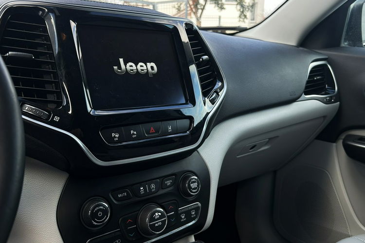 Jeep Cherokee Limited/Białe skóry/kamera/grzana kierownica/bixenon/el.klapa zdjęcie 9