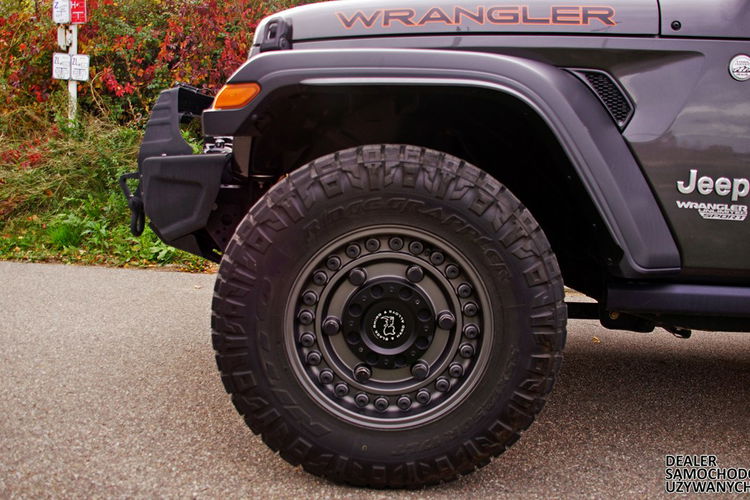 Jeep Wrangler Unlimited Sport 2020 – Siła, Styl i Gotowość na Każdą Przygodę zdjęcie 10