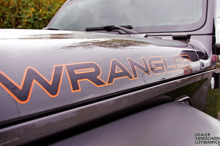 Jeep Wrangler Unlimited Sport 2020 – Siła, Styl i Gotowość na Każdą Przygodę zdjęcie 12