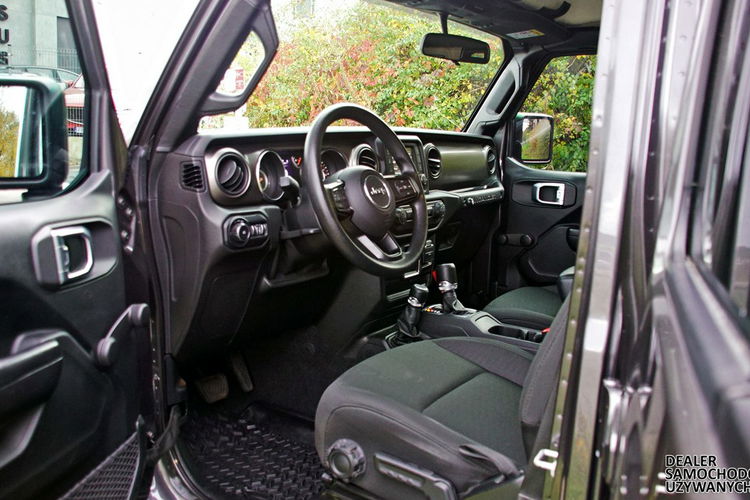 Jeep Wrangler Unlimited Sport 2020 – Siła, Styl i Gotowość na Każdą Przygodę zdjęcie 19