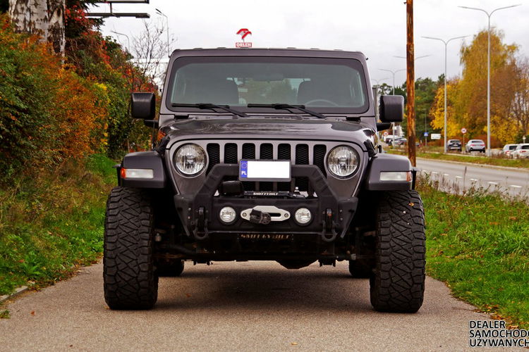 Jeep Wrangler Unlimited Sport 2020 – Siła, Styl i Gotowość na Każdą Przygodę zdjęcie 2