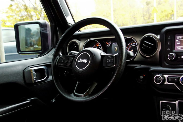 Jeep Wrangler Unlimited Sport 2020 – Siła, Styl i Gotowość na Każdą Przygodę zdjęcie 28