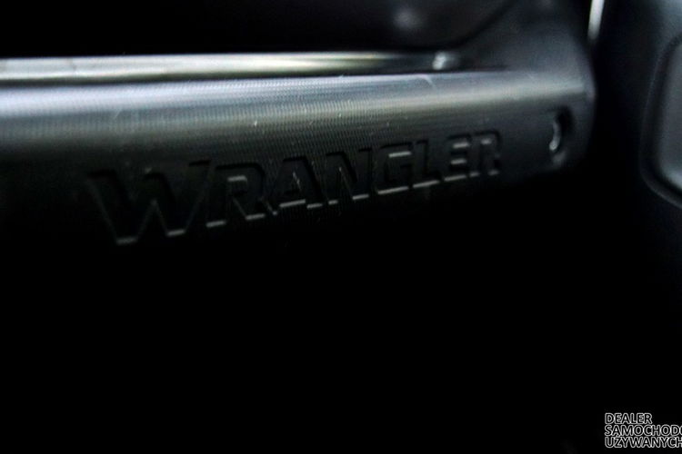 Jeep Wrangler Unlimited Sport 2020 – Siła, Styl i Gotowość na Każdą Przygodę zdjęcie 31