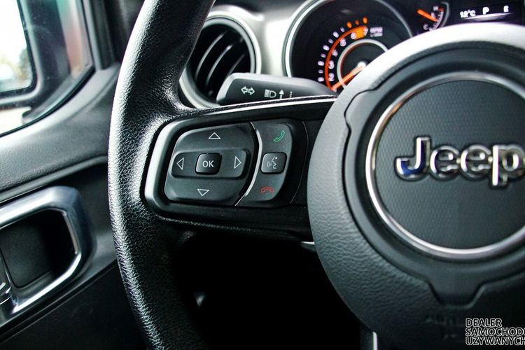 Jeep Wrangler Unlimited Sport 2020 – Siła, Styl i Gotowość na Każdą Przygodę zdjęcie 33