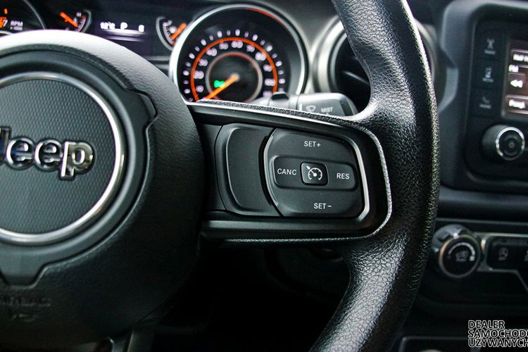 Jeep Wrangler Unlimited Sport 2020 – Siła, Styl i Gotowość na Każdą Przygodę zdjęcie 34