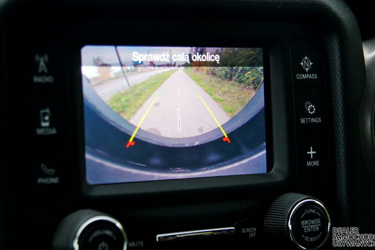 Jeep Wrangler Unlimited Sport 2020 – Siła, Styl i Gotowość na Każdą Przygodę zdjęcie 37