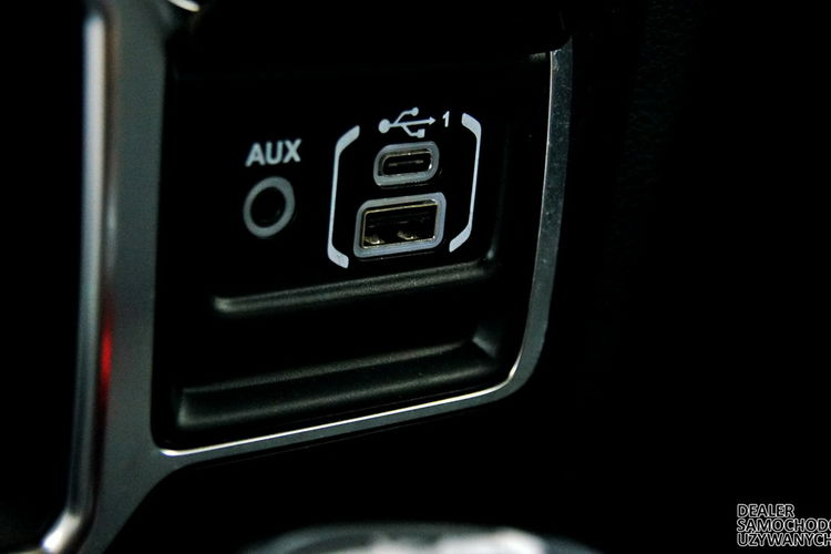 Jeep Wrangler Unlimited Sport 2020 – Siła, Styl i Gotowość na Każdą Przygodę zdjęcie 39