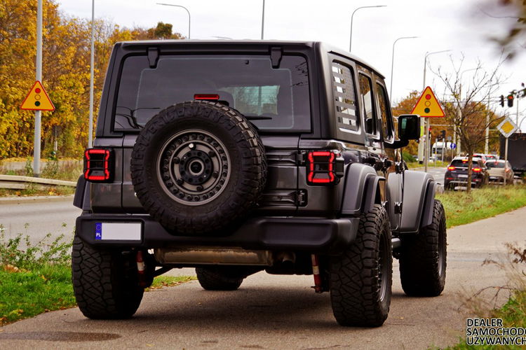 Jeep Wrangler Unlimited Sport 2020 – Siła, Styl i Gotowość na Każdą Przygodę zdjęcie 4