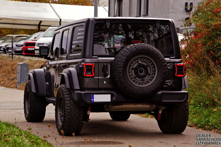 Jeep Wrangler Unlimited Sport 2020 – Siła, Styl i Gotowość na Każdą Przygodę zdjęcie 6