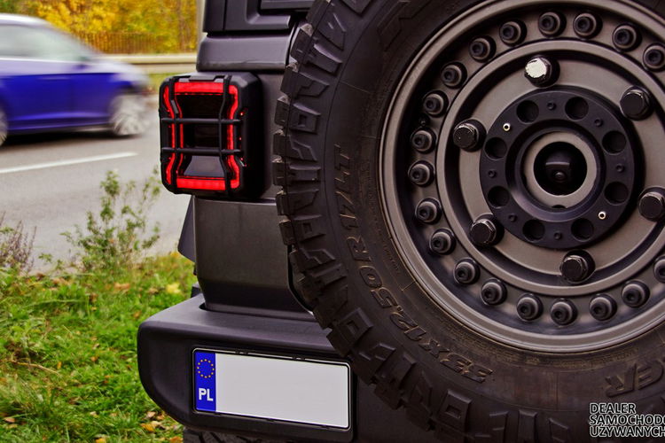 Jeep Wrangler Unlimited Sport 2020 – Siła, Styl i Gotowość na Każdą Przygodę zdjęcie 7