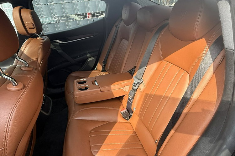 Maserati Ghibli 3.0 410KM SQ4 Kamera Cofania Bi ksenon+led Skóry Szyberdach zdjęcie 14