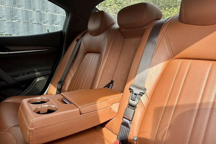 Maserati Ghibli 3.0 410KM SQ4 Kamera Cofania Bi ksenon+led Skóry Szyberdach zdjęcie 15