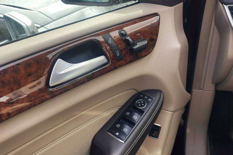 Mercedes ML 350 Salon PL Jasne skóry Pneumat El.klapa El.fotele Bi xenon + led zdjęcie 10
