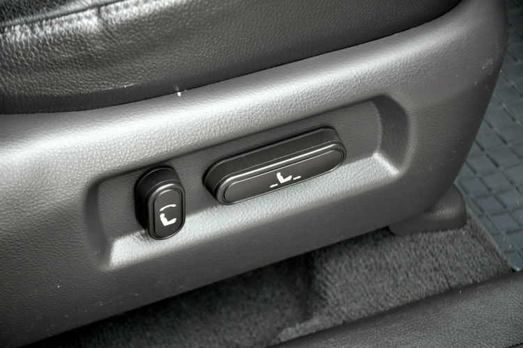 Hyundai Santa Fe 2.2CRDi(197KM) 4WD Xenon Navi Kamera Skóry Grzana Kierownica Alu18"ASO zdjęcie 19