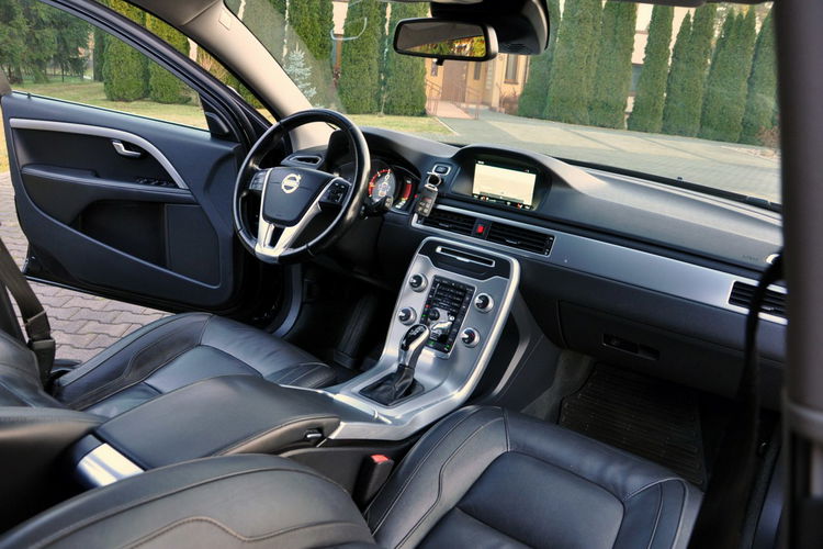 Volvo V70 2.0d(181KM) D4 Lift Led Xenon Navi Skóry Virtual Cokpit Alu17"FUL ASO zdjęcie 24