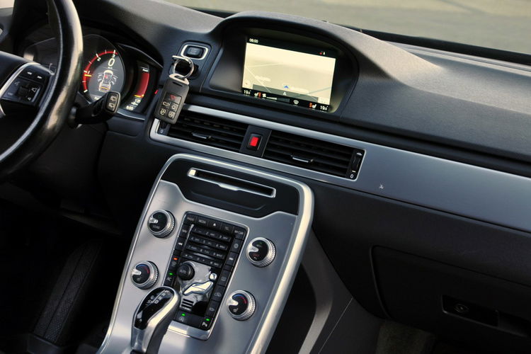 Volvo V70 2.0d(181KM) D4 Lift Led Xenon Navi Skóry Virtual Cokpit Alu17"FUL ASO zdjęcie 26
