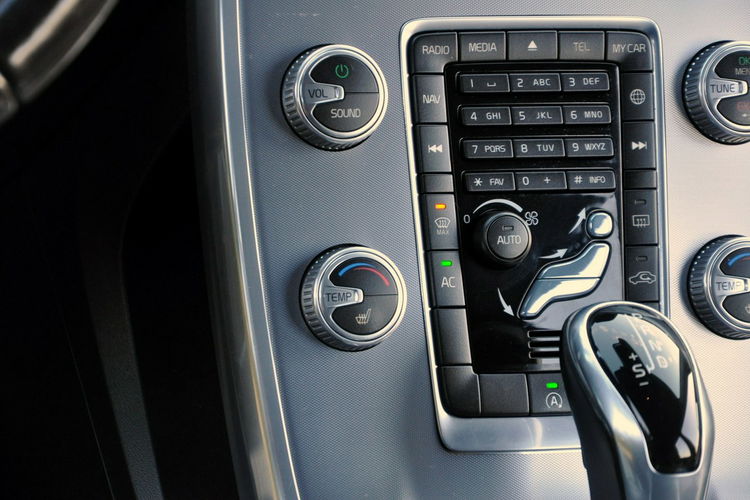 Volvo V70 2.0d(181KM) D4 Lift Led Xenon Navi Skóry Virtual Cokpit Alu17"FUL ASO zdjęcie 33