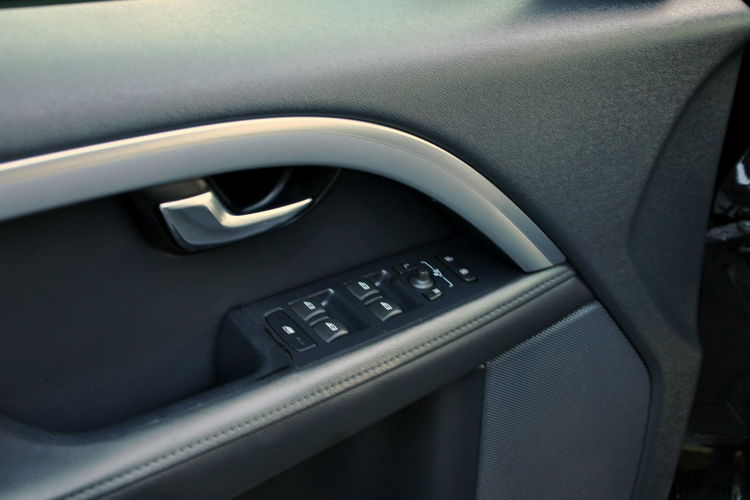 Volvo V70 2.0d(181KM) D4 Lift Led Xenon Navi Skóry Virtual Cokpit Alu17"FUL ASO zdjęcie 36