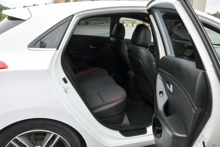 Hyundai i30 1.6Turbo(186KM) Xenon Led Navi Kamera Skóry Grzana Kierow. Alu18"ASO zdjęcie 19