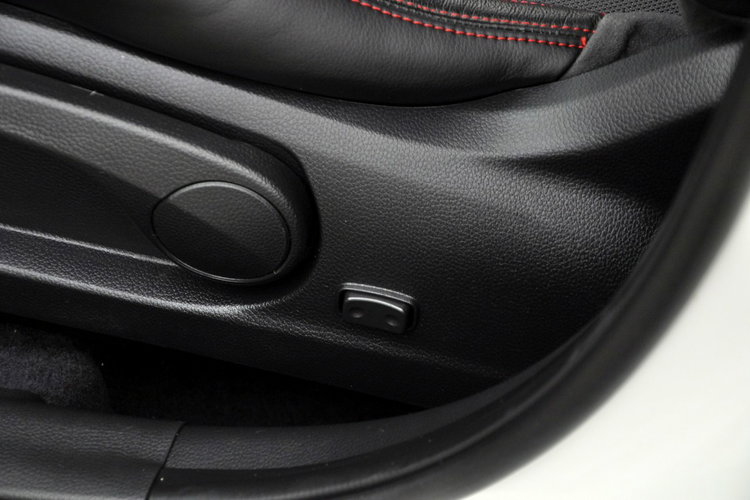 Hyundai i30 1.6Turbo(186KM) Xenon Led Navi Kamera Skóry Grzana Kierow. Alu18"ASO zdjęcie 23