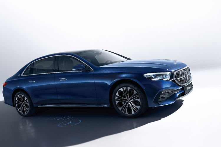 Mercedes E 220 d mHEV 4-Matic AMG 9G-Tronic zdjęcie 5