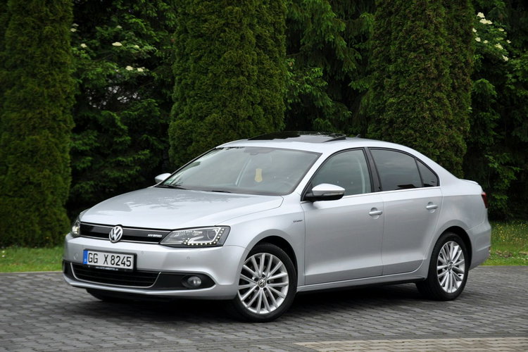 Volkswagen Jetta 1.4T(150KM) Hybrid Led Bi-Xenon Navi Kamera Skóry El.Fotel Alu17"Full zdjęcie 10
