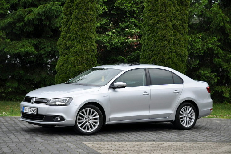 Volkswagen Jetta 1.4T(150KM) Hybrid Led Bi-Xenon Navi Kamera Skóry El.Fotel Alu17"Full zdjęcie 11
