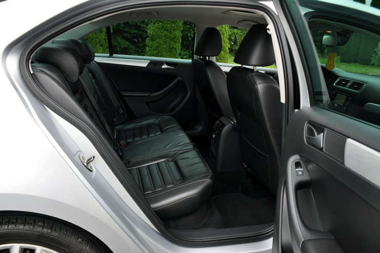 Volkswagen Jetta 1.4T(150KM) Hybrid Led Bi-Xenon Navi Kamera Skóry El.Fotel Alu17"Full zdjęcie 19